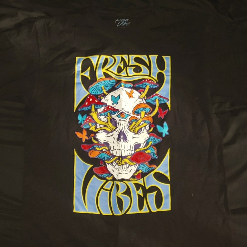 Fresh vibes skull T-shirt
